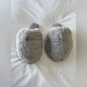 Pottery Barn | SZ Medium | Gray Alpine Faux Fur Slippers Extra Puffy